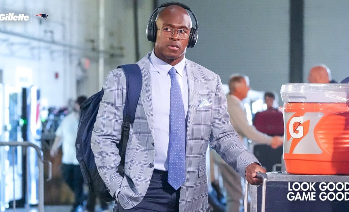 Photos: Pregame Week 8: Inside the Patriots Locker Room and Player Arrivals presented by Gillette