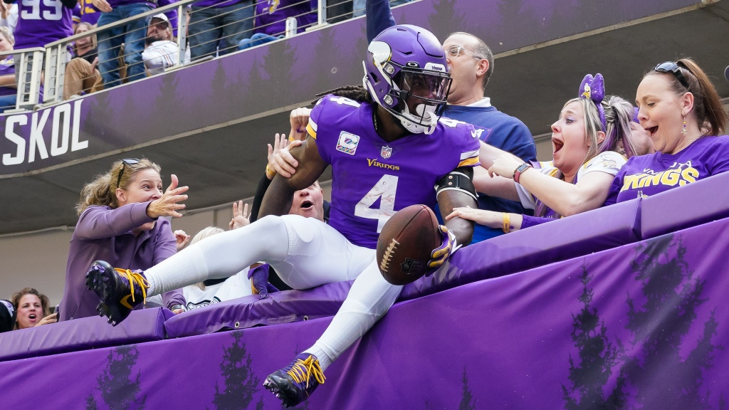 Vikings fans erupt into Skol chant at Hard Rock Stadium