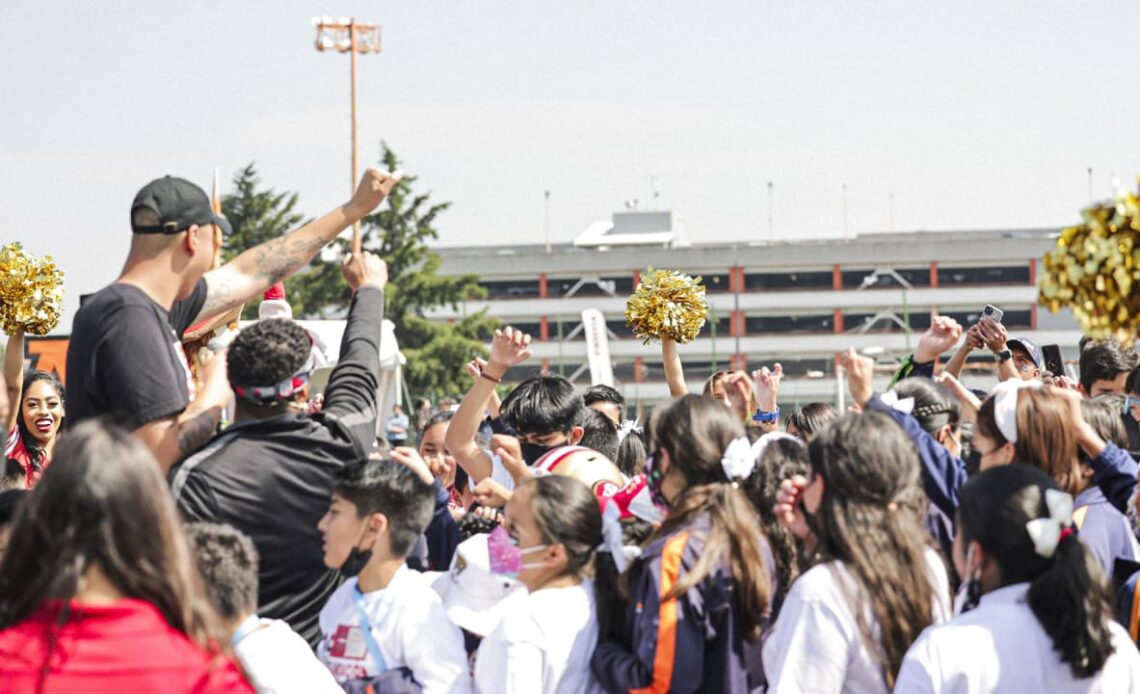 49ers Organizan Evento para Empoderar a Estudiantes de la Ciudad de México