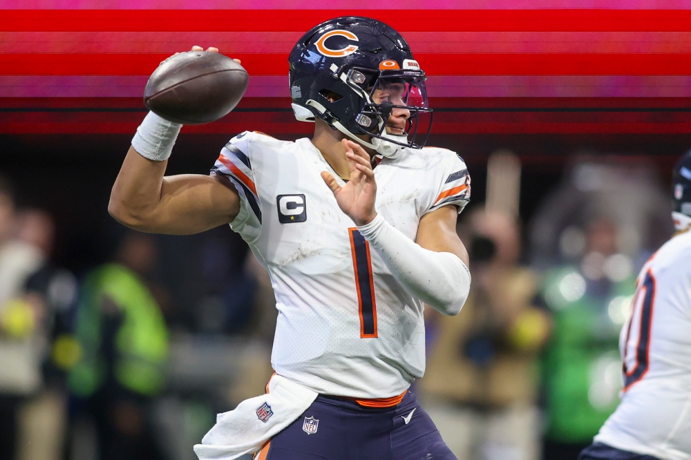 Bears QB Justin Fields remains day-to-day, cleared to practice