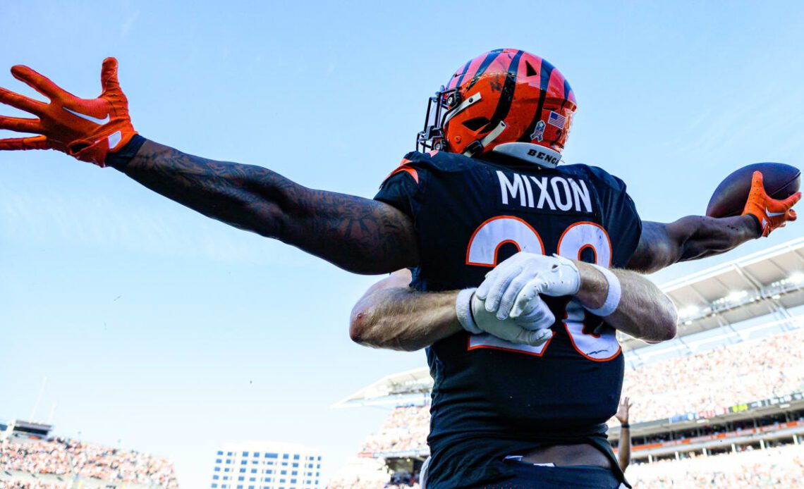 Bengals Notebook: Saturday Meeting Fired Up Mixon; Remember The Defense (And Celebrations)