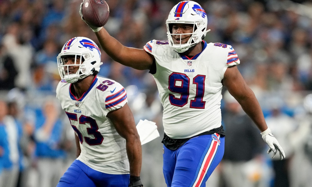 Buffalo Bills’ Ed Oliver forces fumble, recovers ball vs. Lions
