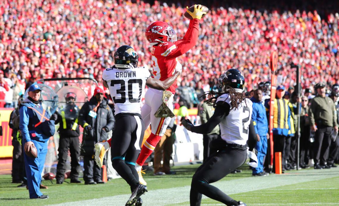 CAN'T-MISS PLAY: Kadarius Toney FLOATS for 22-yard Catch