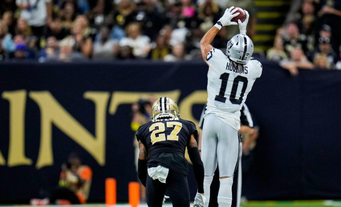 Carr and Hollins connect for first down against the Saints