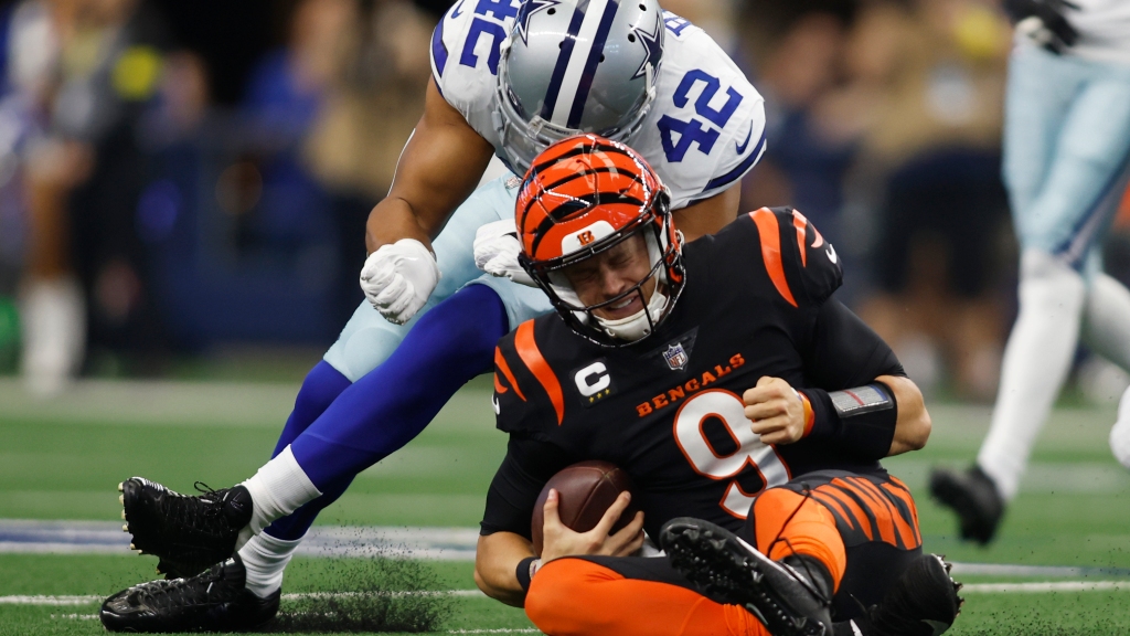 Cowboys Anthony Brown, Anthony Barr exit drive with injuries