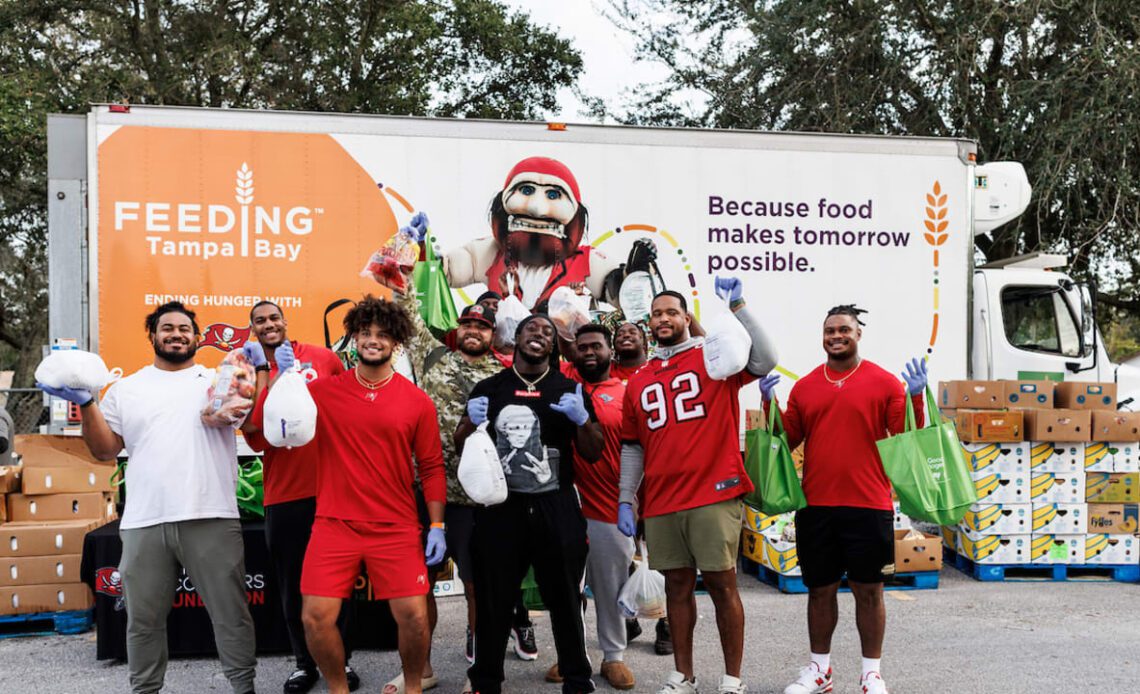 D-Line Mobile Food Pantry Thanksgiving Distribution Event