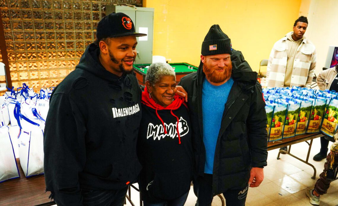 Dion Dawkins Thanksgiving meals giveaway in East Buffalo
