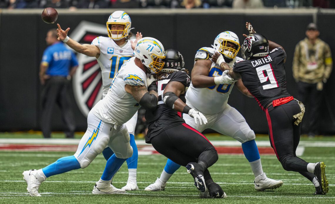 Falcons lose to Chargers on last-second field goal