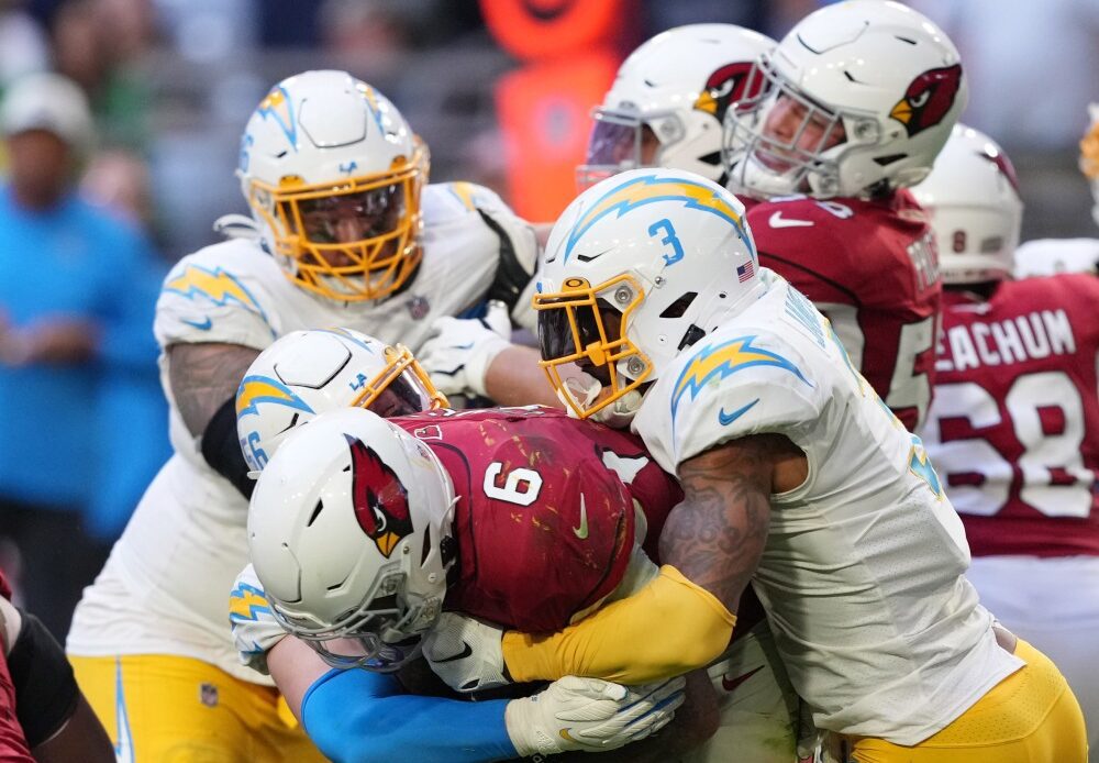 How the Chargers blew up the Cardinals’ 4th-down play for an interception