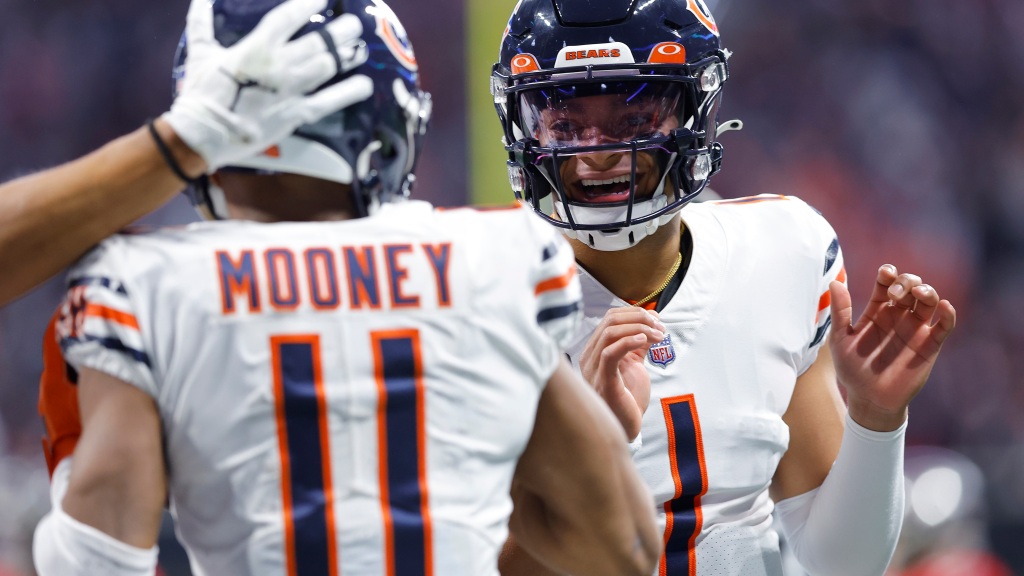 Justin Fields gives Bears fans plenty to be thankful for