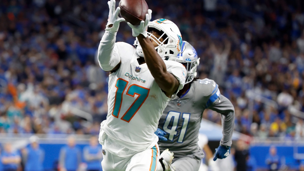 Lions lose to Dolphins with horror show on defense in Week 8