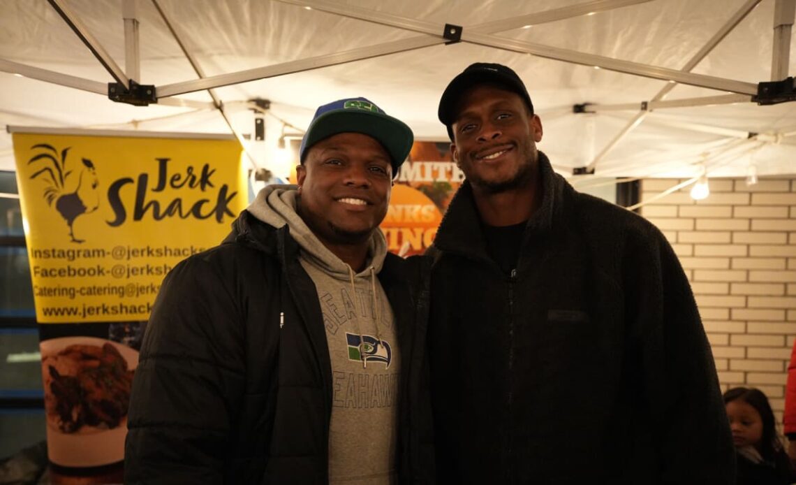PHOTOS: Geno Smith Passes Out Turkeys To Help Families Prepare For Thanksgiving