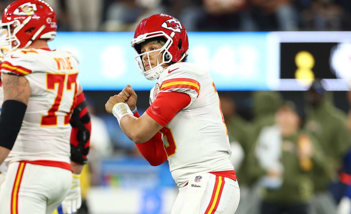 Patrick Mahomes' 12-yard Scramble Puts Chiefs in Red Zone as Game Hangs in Balance