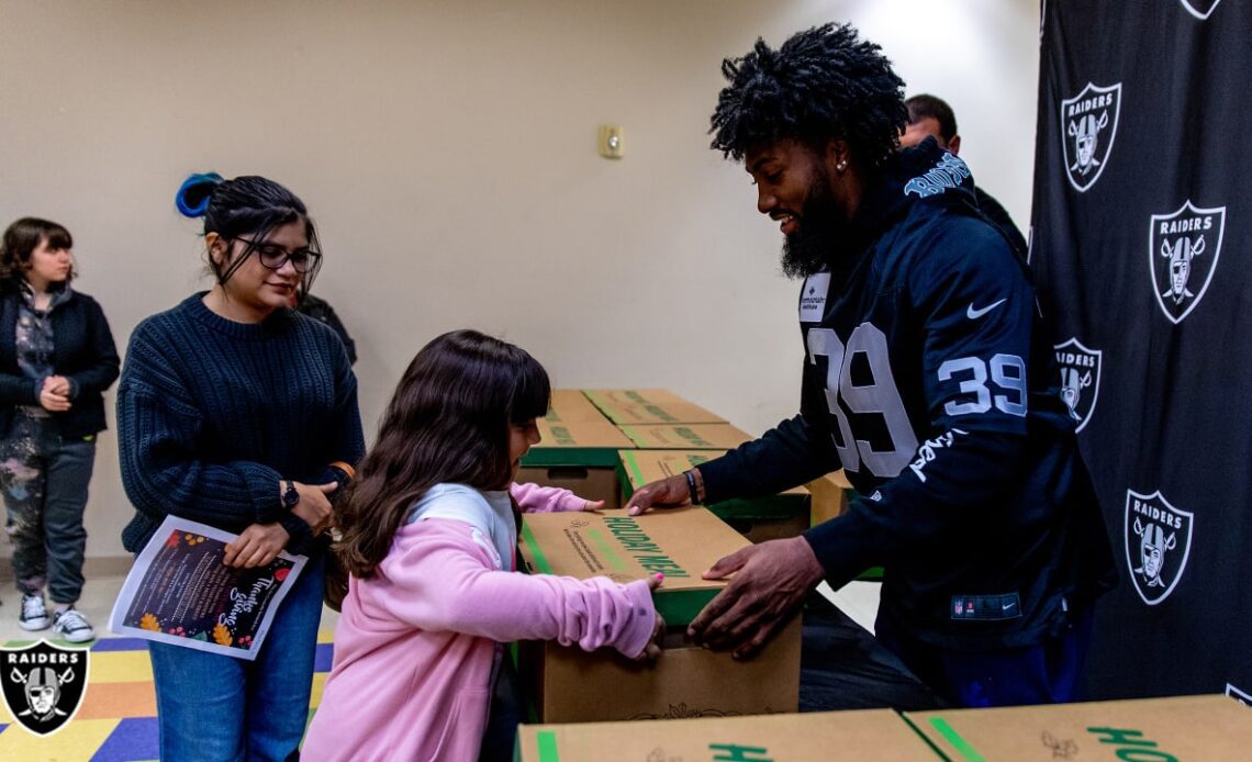 Photos: Bower and Hobbs hand out Thanksgiving meals