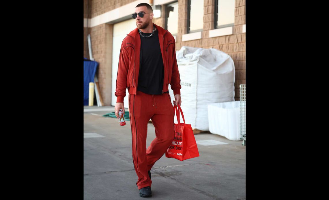 Photos: Chiefs Player Arrivals from Week 9 | Chiefs vs. Titans