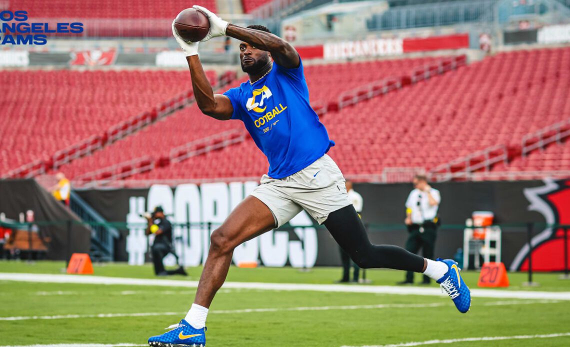 Rams warm up on the field for Week 9 matchup against Buccaneers at Raymond James Stadium