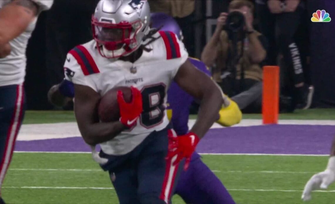 Rhamondre Stevenson sets up his blockers beautifully on 40-yard catch-and-run