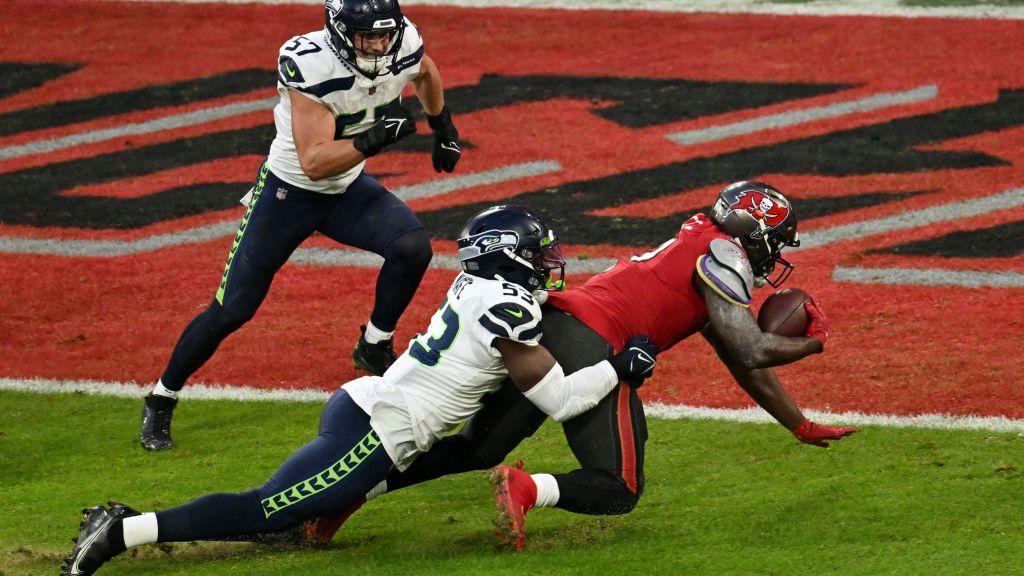 Seahawks have 3 duds and 2 studs from 21-16 loss to Bucs