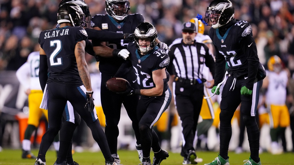 Top photos from Eagles 40-33 win over the Packers on NBC's Sunday Night Football