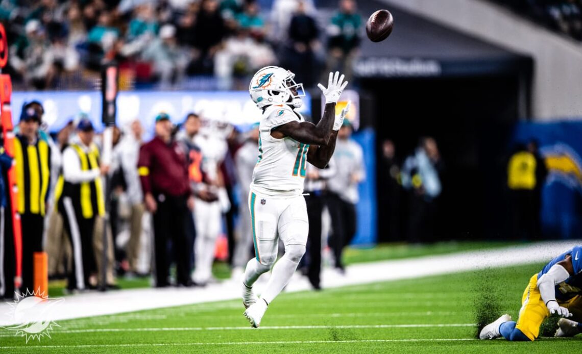 Can't-Miss Play: Tua Tagovailoa throws a 60-yard Touchdown Pass to Tyreek Hill