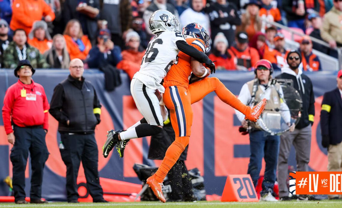 Courtland Sutton moves the chains on third down | Broncos vs. Raiders