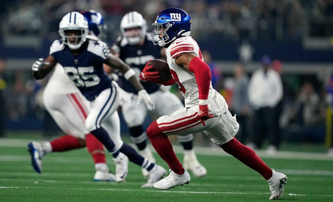 Julian Love intercepts Dak Prescott's pass late in first half | Giants vs. Cowboys Highlights