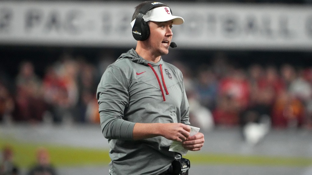 Lincoln Riley gets absolutely roasted on Twitter during USC loss