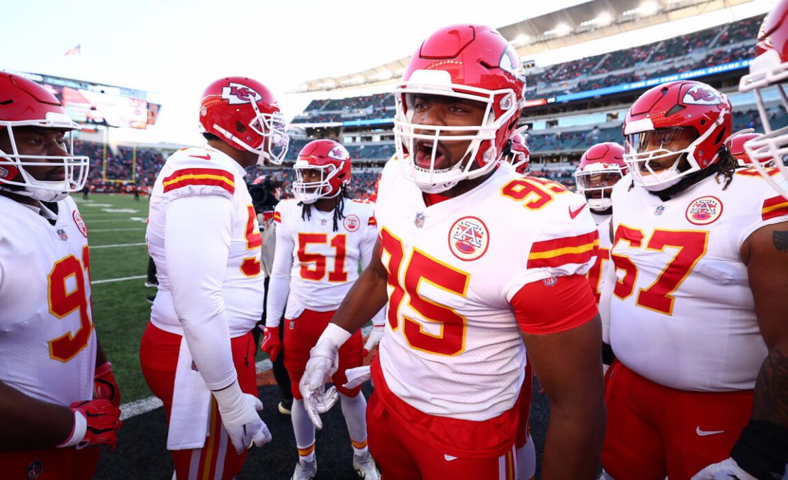 Photos: Warmups & Pregame from Week 13 | Chiefs vs. Bengals