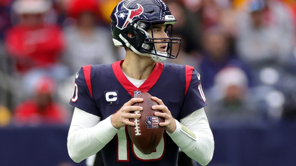 Texans’ Davis Mills scrambles for TD vs. Chiefs