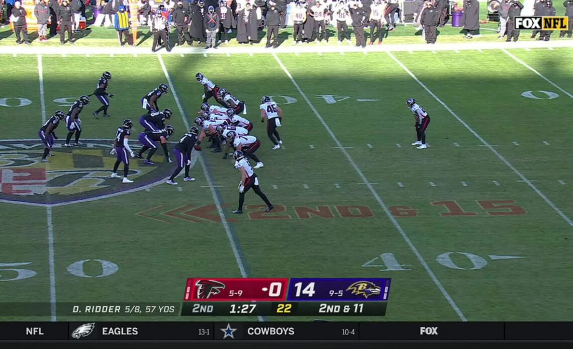 Allgeier evades multiple defenders with spin move on 26-yard gain