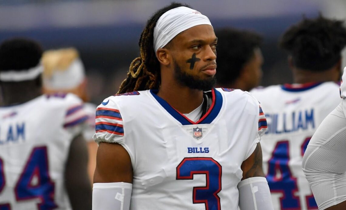 Bills' Damar Hamlin collapses on field vs. Bengals on 'MNF;' Buffalo safety in critical condition