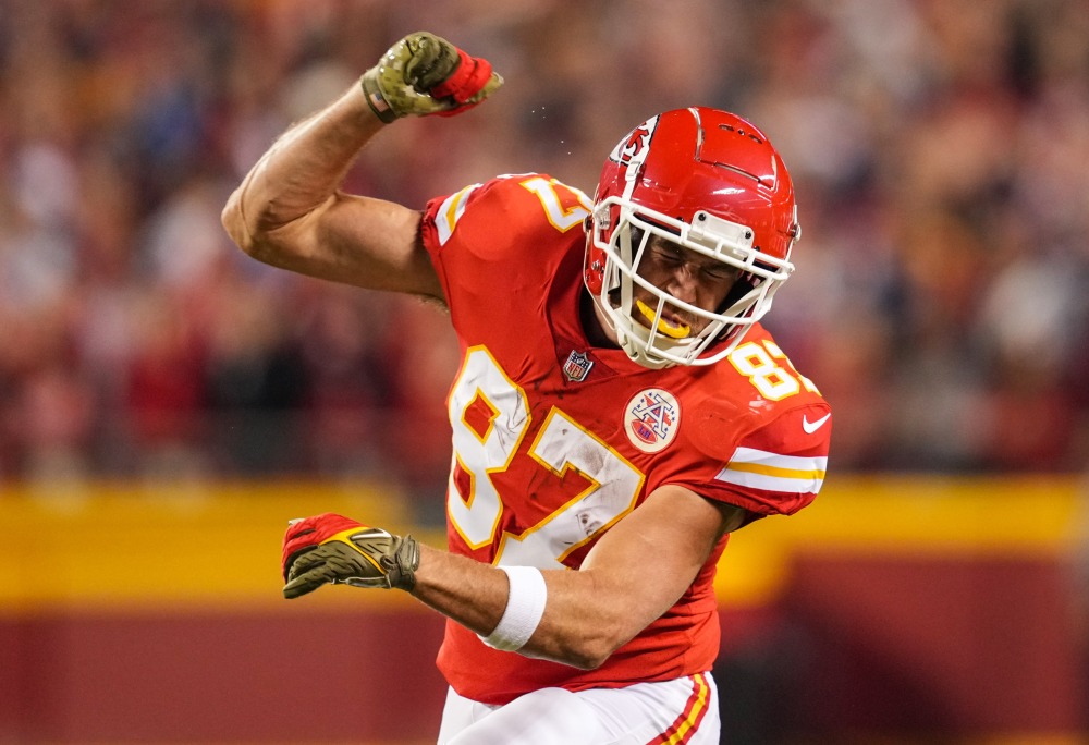 Chiefs C Creed Humphrey, LG Joe Thuney named AP Second-Team All-Pros