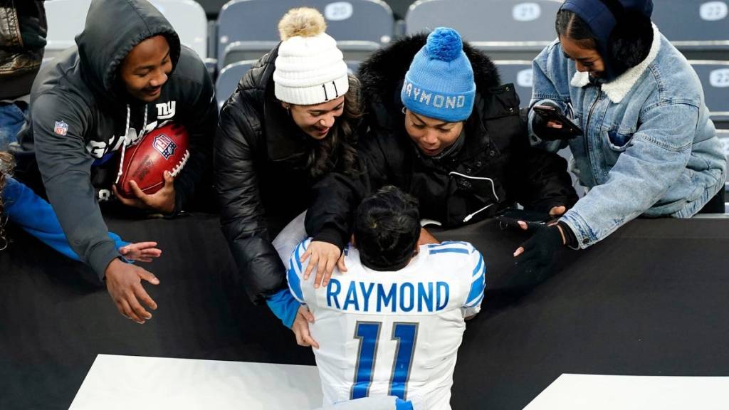 Kalif Raymond player props odds, tips and betting trends for Week 18