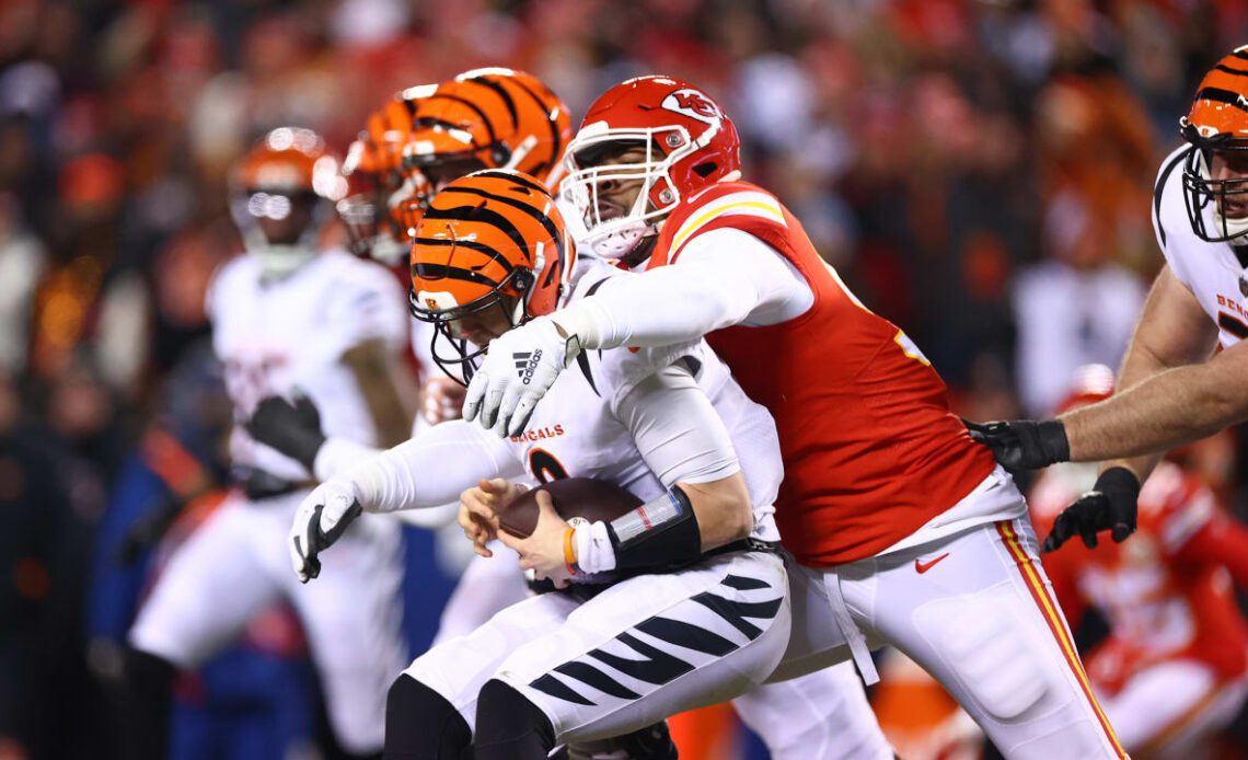 SACK: Chris Jones Bear Hugs Joe Burrow for the Chiefs' Third Sack of the First Quarter