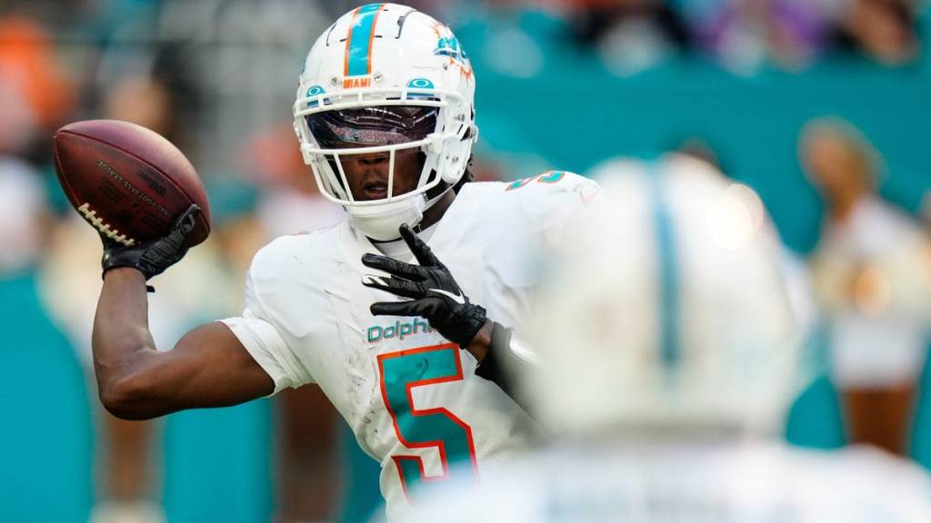 Teddy Bridgewater player props odds, tips and betting trends for Week 17