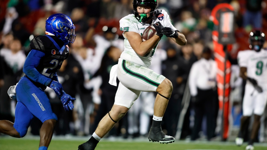 Tight end Jake Roberts chooses Baylor over Arkansas via portal