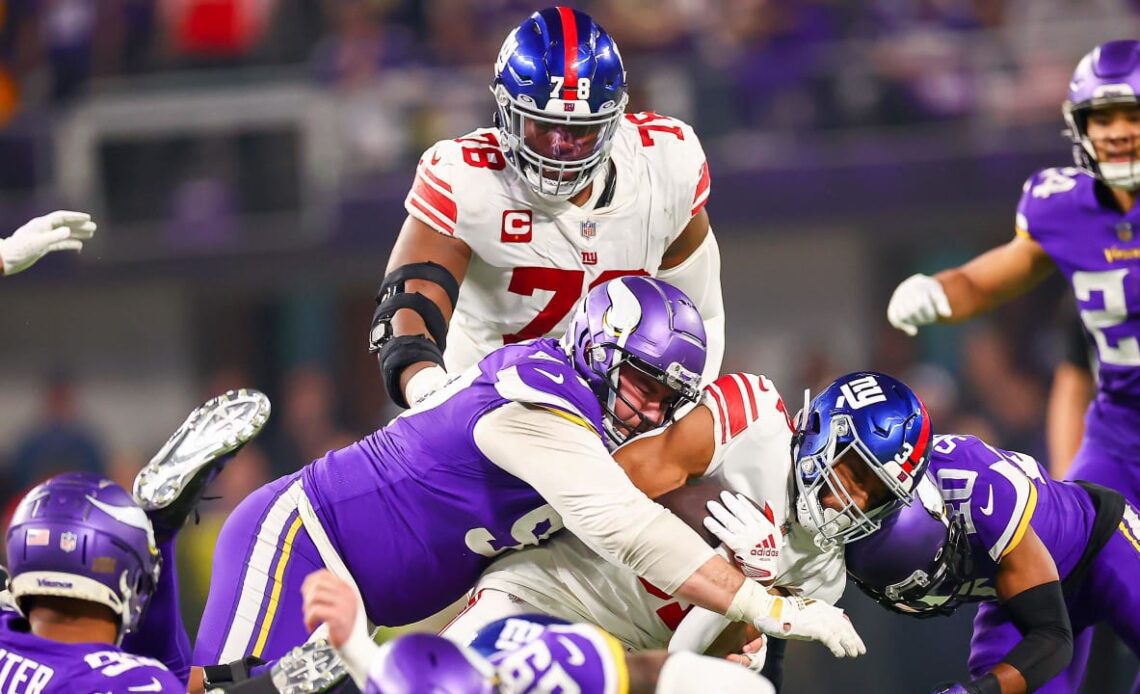 Vikings Defense Struggles to Contain Giants in Wild Card Loss