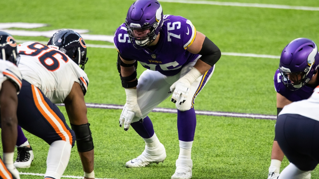 Vikings place O’Neill and Schlottmann on IR, make 2 other roster moves