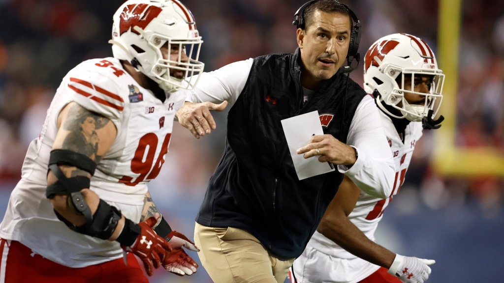 2023 game-by-game score predictions for Wisconsin football