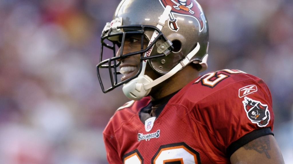 Bucs Fans React To Rondé Barber Getting Into Pro Football Hall Of Fame ...