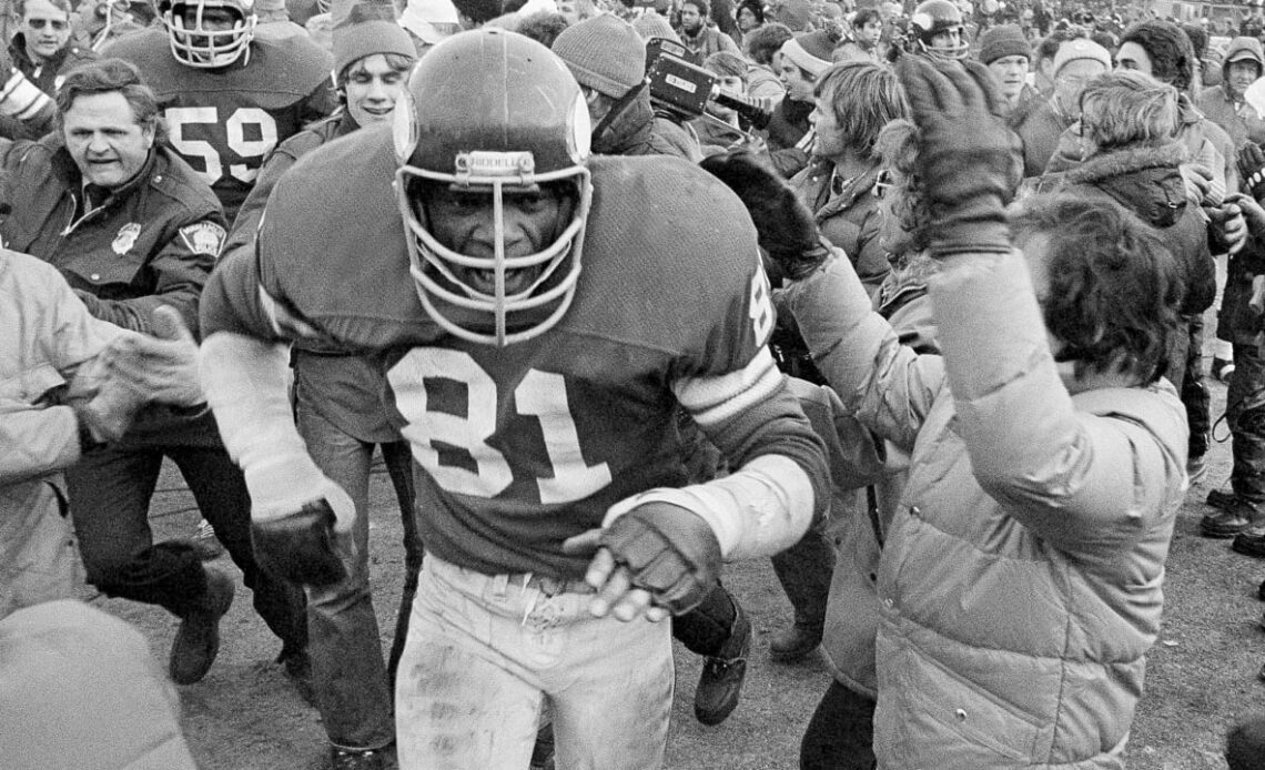 Happy Birthday to Carl Eller!