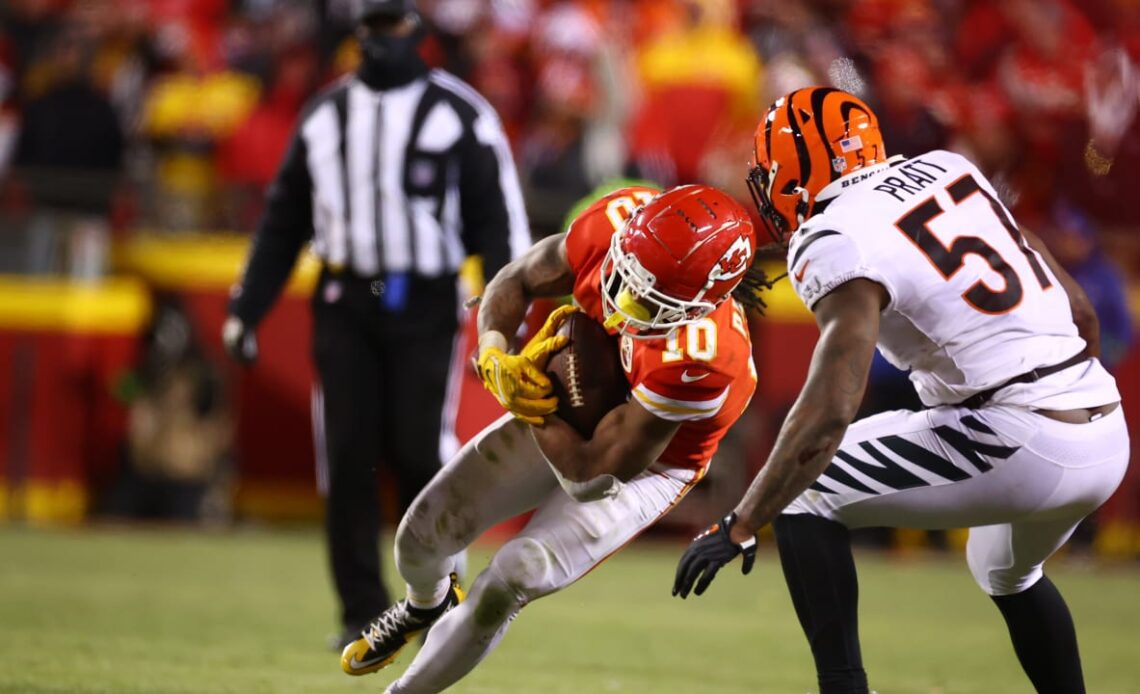 Isiah Pacheco Escapes a Wave of Bengals Defenders on a 16-Yard Catch and Run