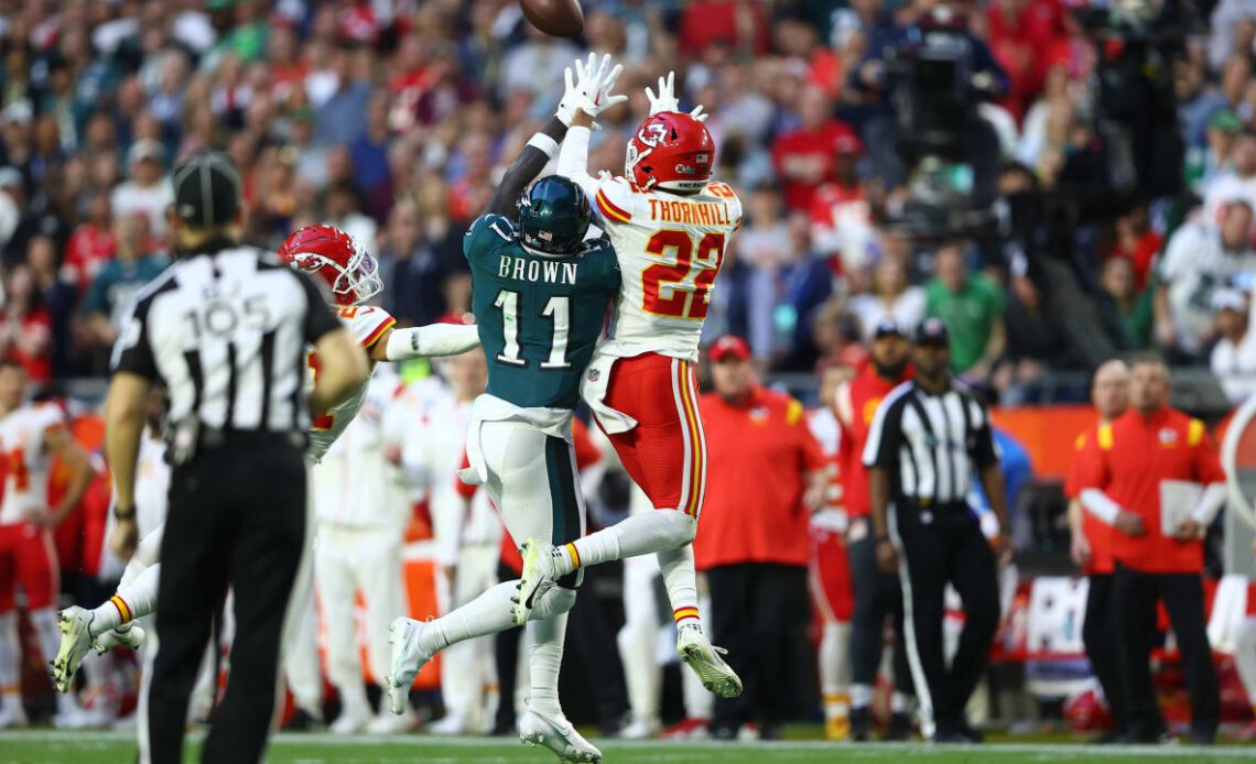 Juan Thornhill Nearly Picks Off Jalen Hurts' Downfield Throw to A.J. Brown in Double Coverage