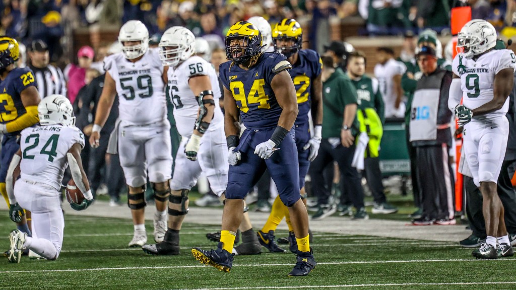 Michigan football defensive lineman ranked in top 10 by PFF