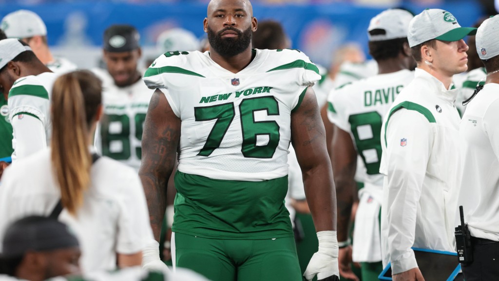 PFF suggests Tennessee Titans sign Jets OT George Fant in free agency