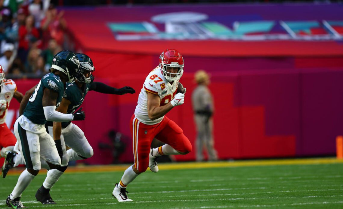 Patrick Mahomes' First Pass of Super Bowl 57 Hits Travis Kelce for 20-Yard Gain