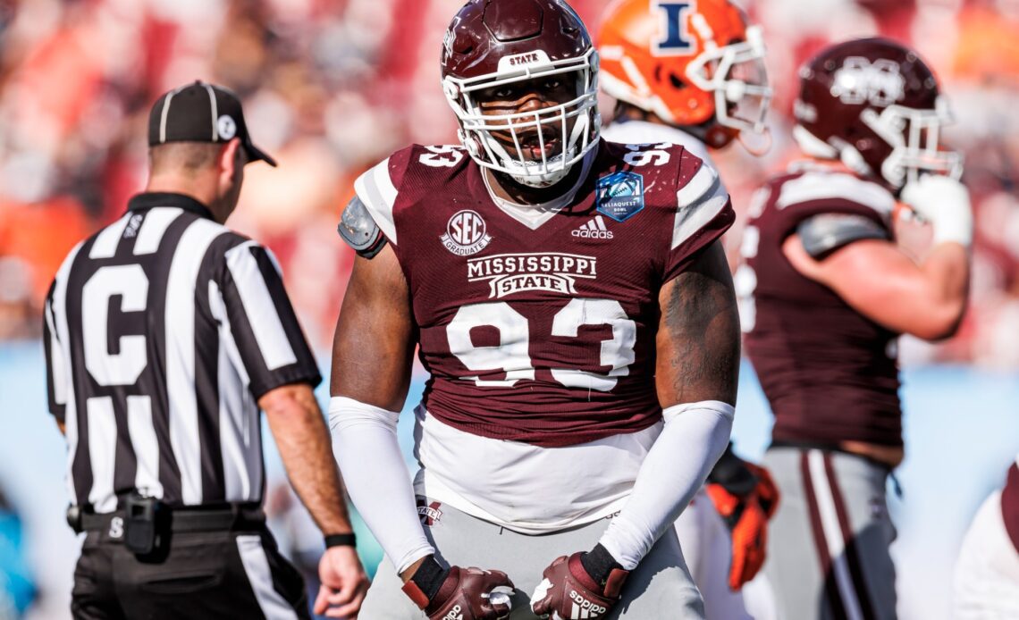 TAMPA, FL - January 02, 2023 - Mississippi State Defensive Lineman Cameron Young (#93) during the ReliaQuest Bowl between the Mississippi State Bulldogs and the Illinois Fighting Illini at Raymond James Stadium in Tampa, FL. Photo By Kevin Snyder