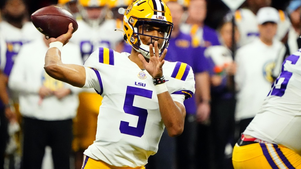 Brian Kelly discusses Jayden Daniels’ development
