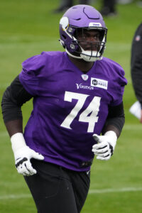 Vikings To Re-Sign OL Oli Udoh