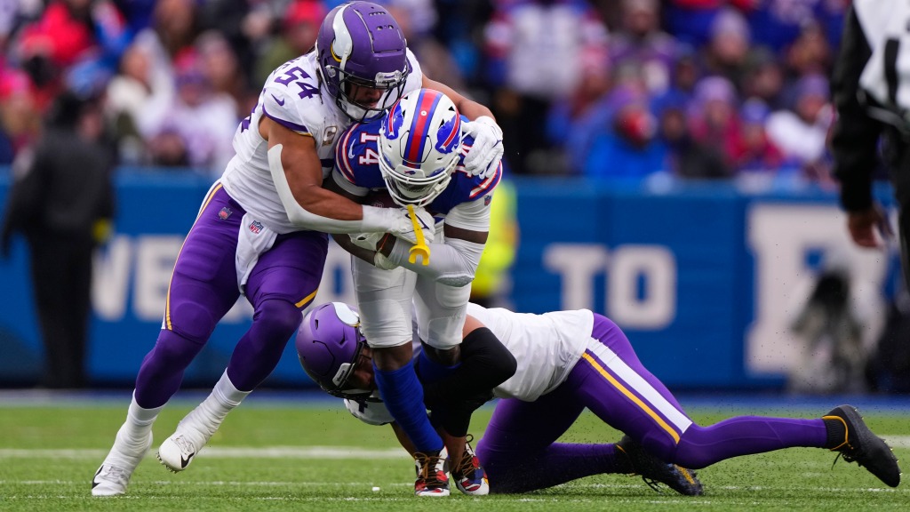 Vikings release potential replacement for Steelers LB Devin Bush